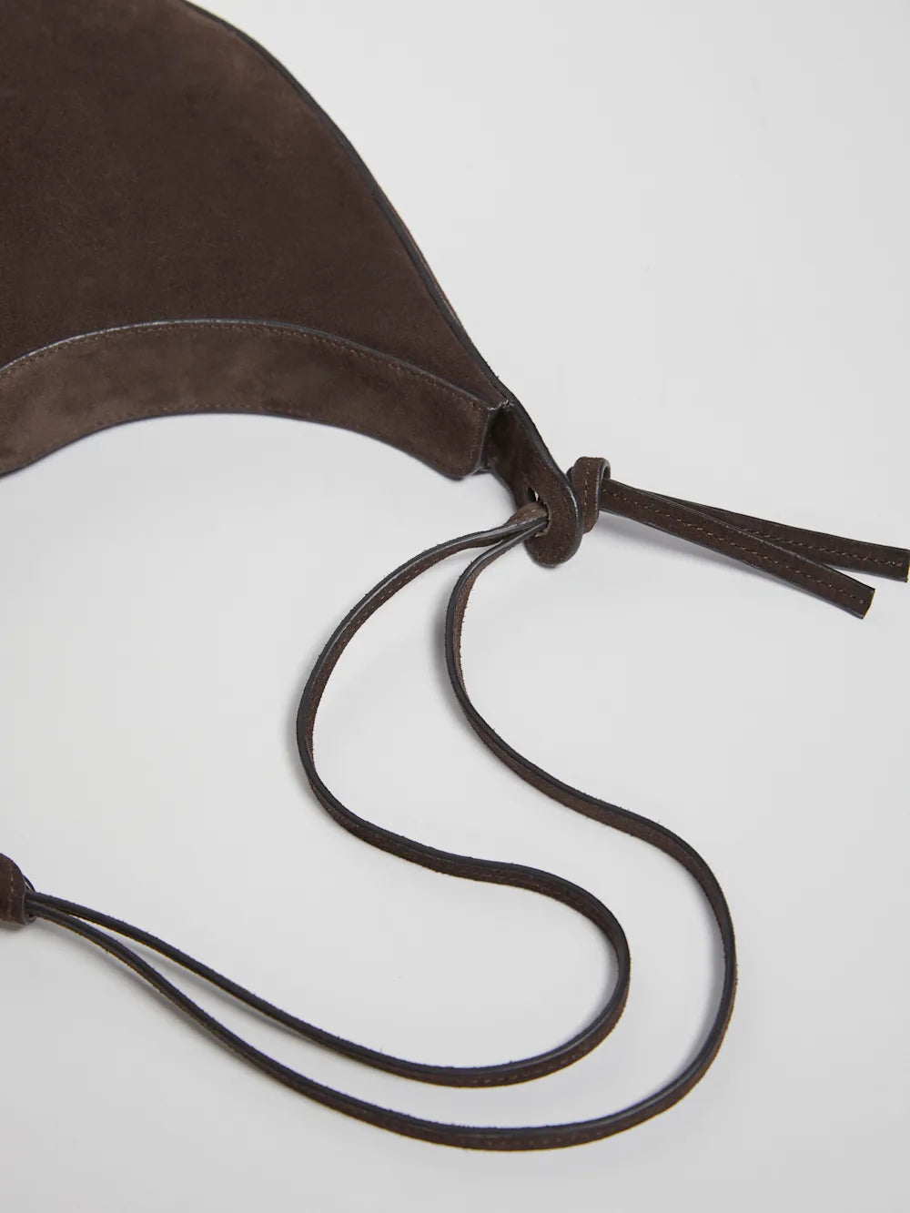Wildleder Halbmond Schultertasche mit dekorativem Knotendetail