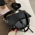 Satteltasche aus veganem Leder mit verstellbarem Gurt und Fransen