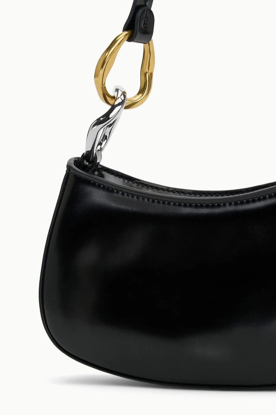 Kleine glatte Halbmond Tasche mit Metallringen