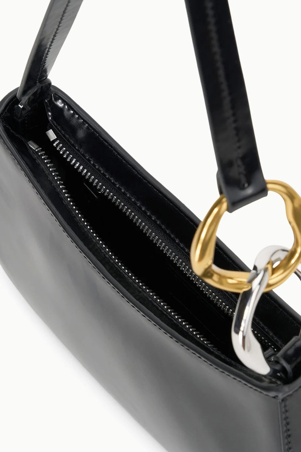 Kleine glatte Halbmond Tasche mit Metallringen