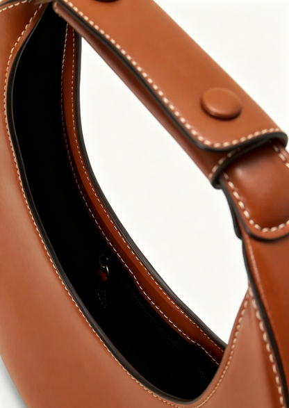 Mondtasche aus glattem Leder mit Magnetverschluss
